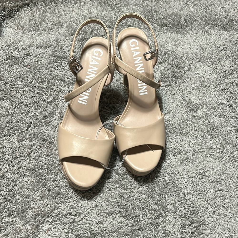Gianni Bini tan 3.5” leather heels NWT.